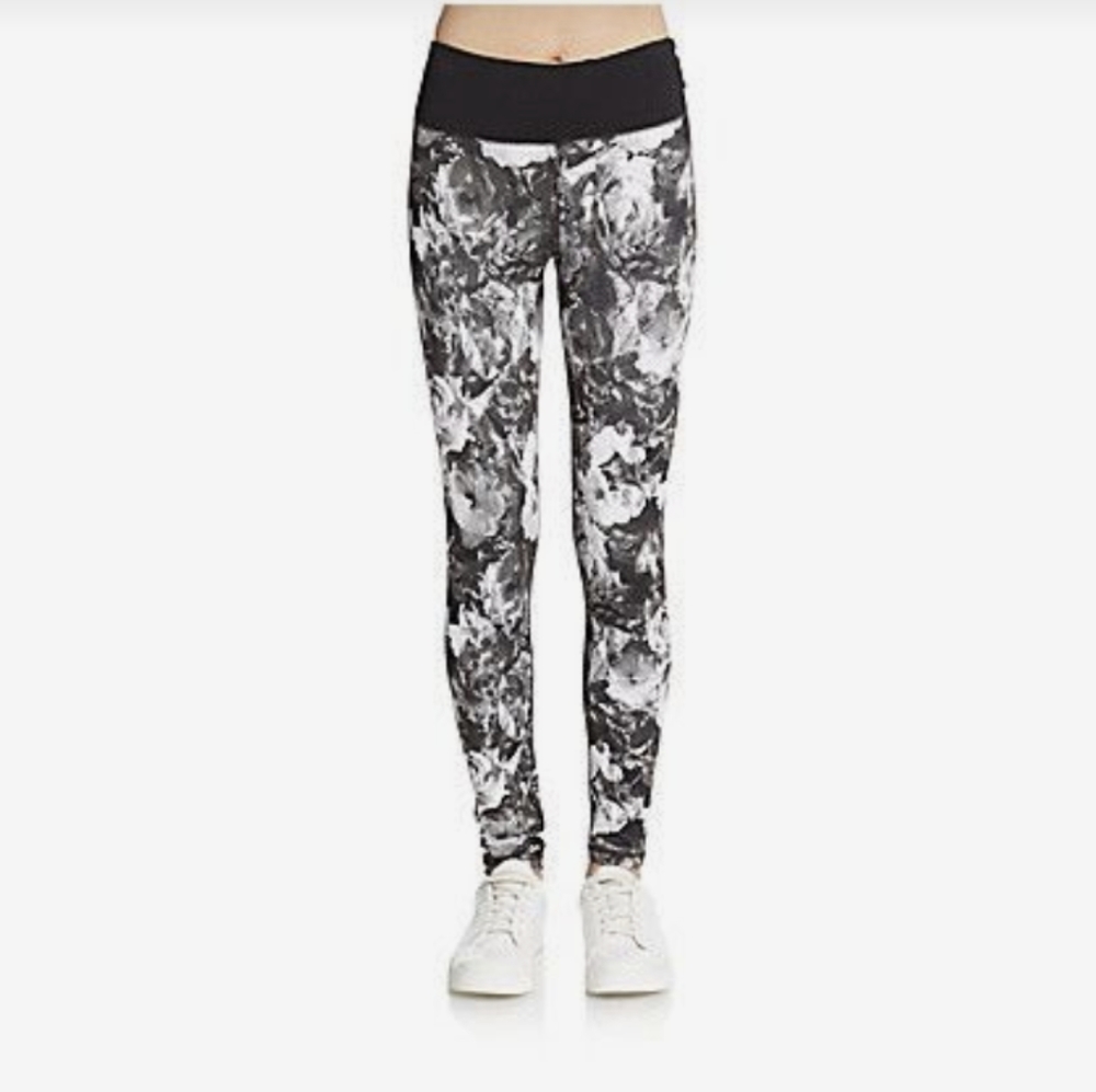 ✨5/$25✨ Betsey Johnson grey rose athletic leggings